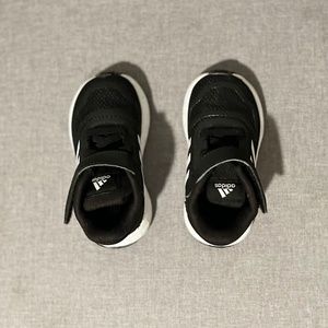 ADIDAS DURAMO 10 RUNNING SHOE